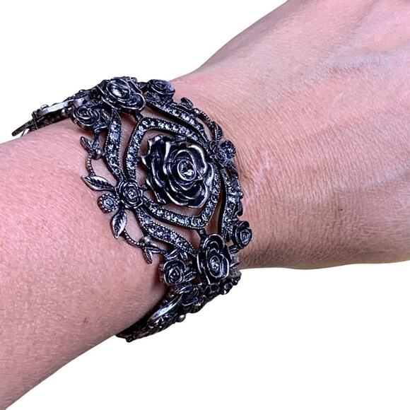 Black Romantic Goth Filigree Rose Bracelet and Sparkly Cocktail Ring Set - Picture 6 of 9